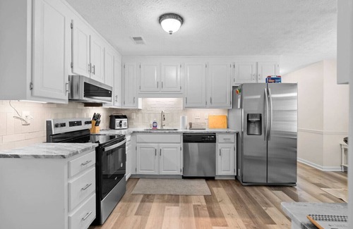 Marietta House | Cozy Cottage for 6|Pet|Fenced