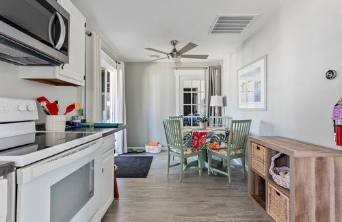 Villas Cottage | Cozy Cottage: Hot Tub~Gas Fireplace~Pet Friendly!