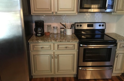 Wilmington House | Cozy Cottage in Historic District! 3 blocks to dining! 10 min Water Street. WiFi