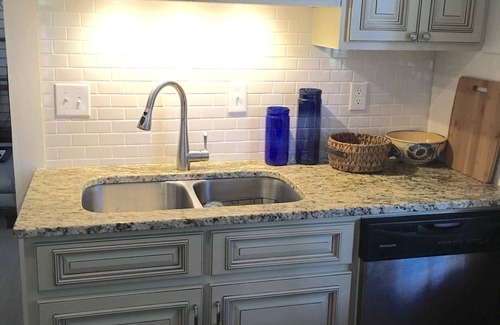Wilmington House | Cozy Cottage in Historic District! 3 blocks to dining! 10 min Water Street. WiFi