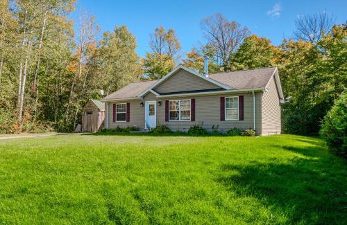 Miller Lake House | Cozy Cottage In Miller Lake