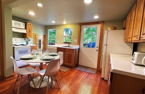 Asheville Cabin | Cozy cottage in mountains 2.2 miles from downtown or 10 dollars on uber