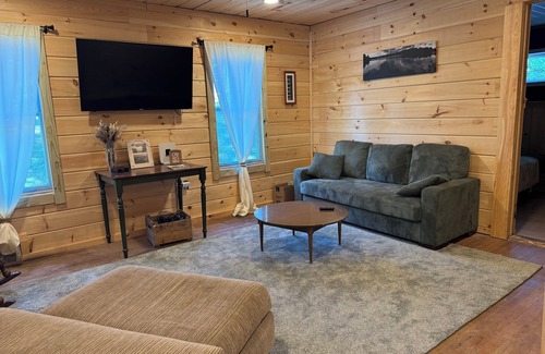 Alexandria Bay House | Cozy cottage in Alexandria Bay just blocks from the water