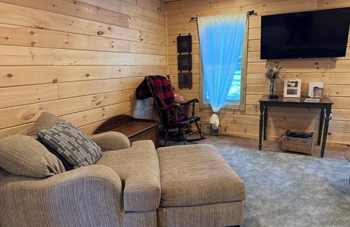 Alexandria Bay House | Cozy cottage in Alexandria Bay just blocks from the water