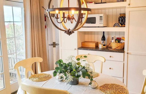 Mashpee Cottage | Cozy Cottage - Maushop Village