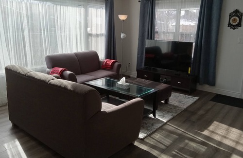 Alcona House | Cozy Cottage near Lake Simcoe