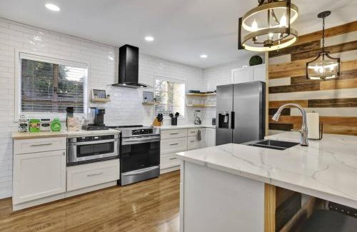 Norwood Villa | Cozy Cottage Near Protective