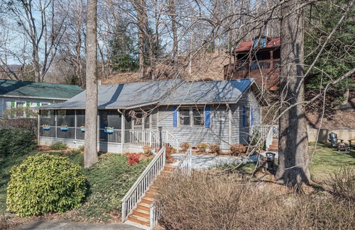 Chimney Rock Cottage | Cozy Cottage Next to Chimney Rock State Park & Lake Lure Beach