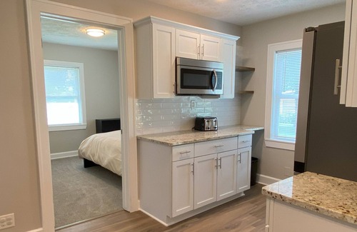 Indianapolis House | Cozy Cottage on 1.5 acres Indianapolis, 15 min to downtown