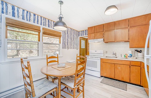 Beulah House | Cozy Cottage on Crystal Lake W/Free Wifi, Gas Grill & Dock - Close to Town