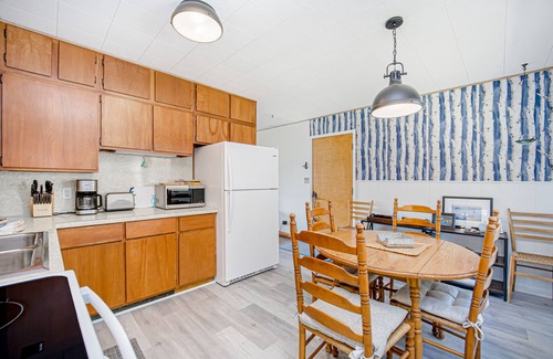 Beulah House | Cozy Cottage on Crystal Lake W/Free Wifi, Gas Grill & Dock - Close to Town