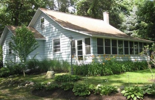 Fennville Cottage | Cozy Cottage on Lake Michigan, near Saugatuck!