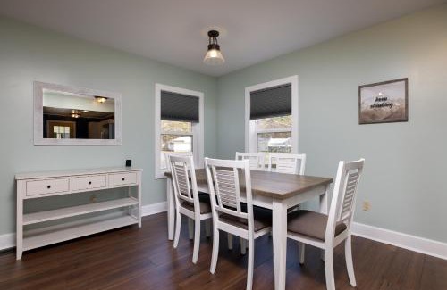 Warrensburg House | Cozy Cottage On Main