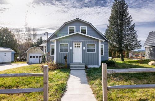 Warrensburg House | Cozy Cottage On Main