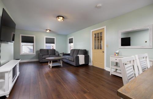 Warrensburg House | Cozy Cottage On Main