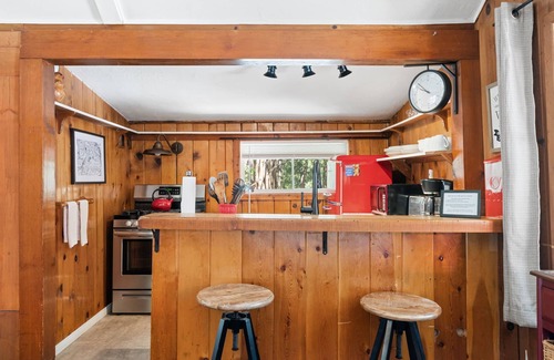 Idyllwild Cabin | Cozy Cottage, on the creek w/hot tub!