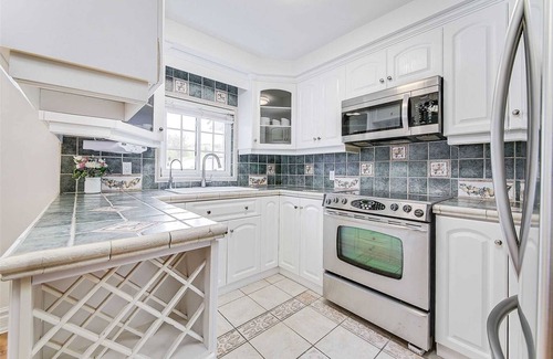 Penetanguishene Cottage | Cozy Cottage Retreat with HotTub, Heated Pool, Firepit, Ping Pong & Pool table