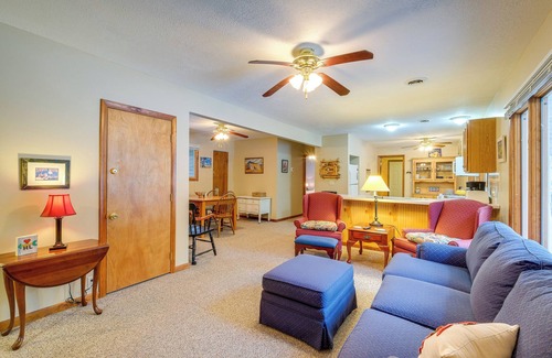 Higgins Lake Cottage | Cozy Cottage w/Sunroom - Walk to Higgins Lake!