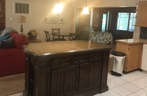 Crystal River House | Cozy Cottage water and dock access swim, kayak, or paddle board