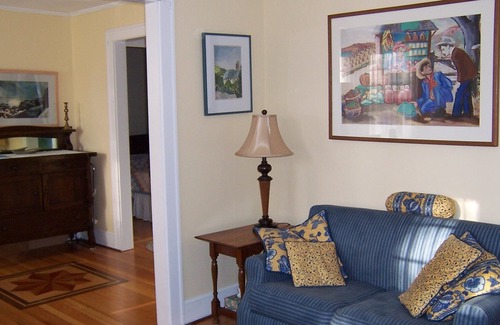 South Bristol Cottage | Cozy Cottage with Freshwater Frontage & Saltwater View