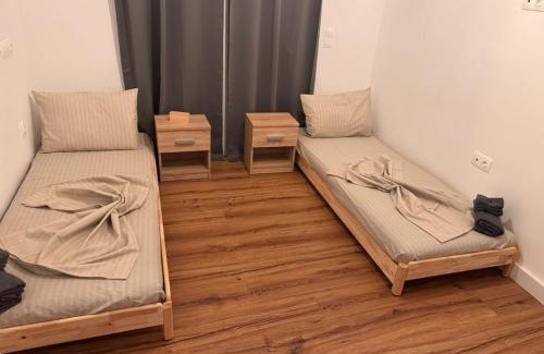 Loutraki House | Cozy cottage with garden& BBQ near the sea