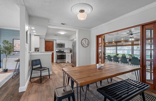 Largo House | Cozy Cottage with pool minutes from the beach