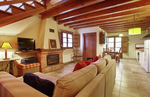 Pruneda Apartment | Cozy Cottage with Pool & Terrace