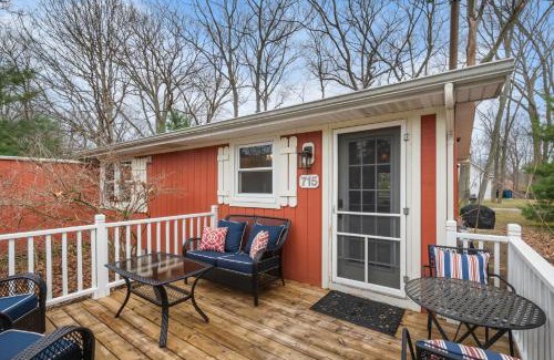 Saugatuck Villa | Cozy Cottages Red Cottage Hot tubTown
