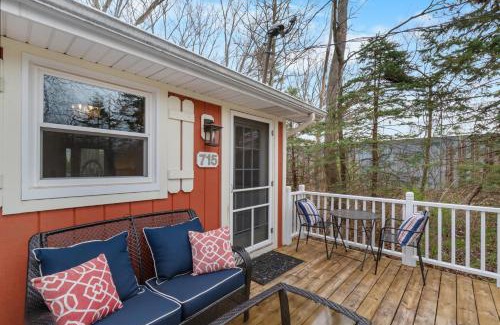 Saugatuck Villa | Cozy Cottages Red Cottage Hot tubTown