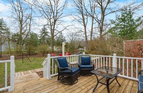 Saugatuck Villa | Cozy Cottages Red Cottage Hot tubTown