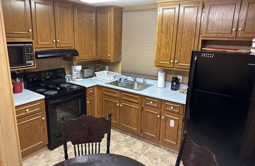 Eufaula Cabin | Cozy country cabin just 7 miles from beautiful Lake Eufaula! Recently remodeled!
