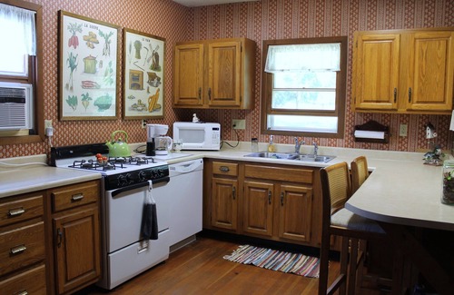 Washington Cottage | Cozy Country Cottage