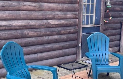 Shelburne Falls Cabin | Cozy Country Retreat Cabin