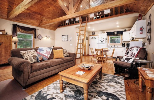 Chalet Village North Cabin | Cozy Couples, Honeymoon or Anniversary Cabin, minutes to Gatlinburg & Dollywood