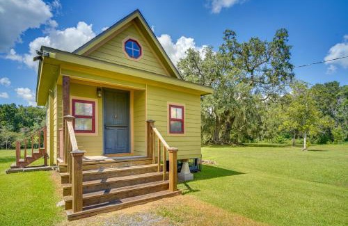 Iberia Parish Apartment | Cozy Couples Retreat with Porch on Bayou Teche!