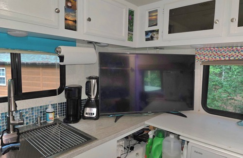 Ellijay House | Cozy couples RV with access to all of the resort amenities in delightful Ellijay