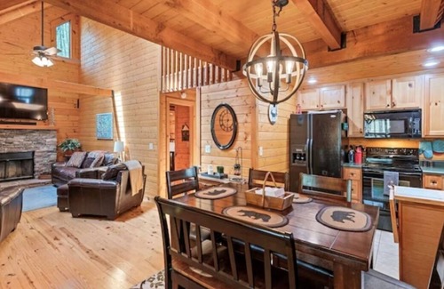 Maggie Valley Cabin | Cozy creek side cabin with fireplace, close to skiing/hiking, and shops.