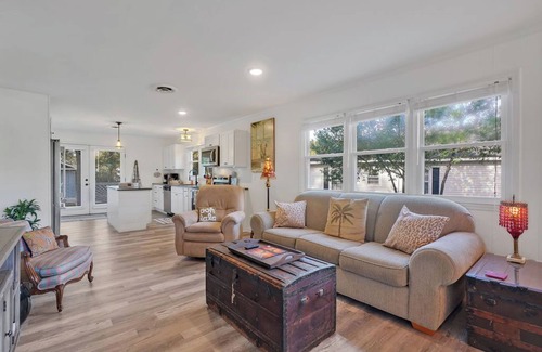 Wilmington House | Cozy, Cul-de-sac Cottage 3/2 near Greenfield Lake Park+Amphitheater