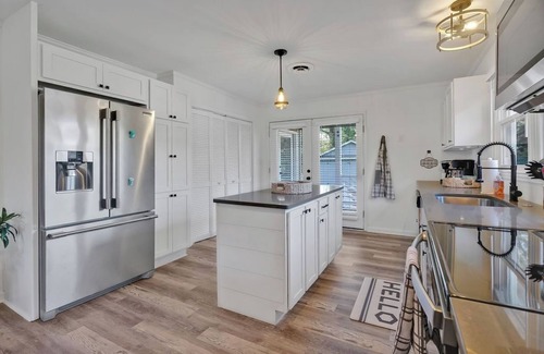 Wilmington House | Cozy, Cul-de-sac Cottage 3/2 near Greenfield Lake Park+Amphitheater