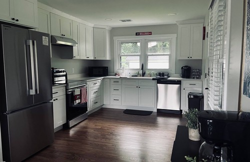 Athens House | Cozy Dawg retreat in Athens.