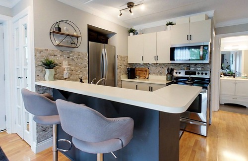 Collingwood House | Cozy Dawson Chalet near Blue Mountain & ski clubs - a tranquil retreat in nature