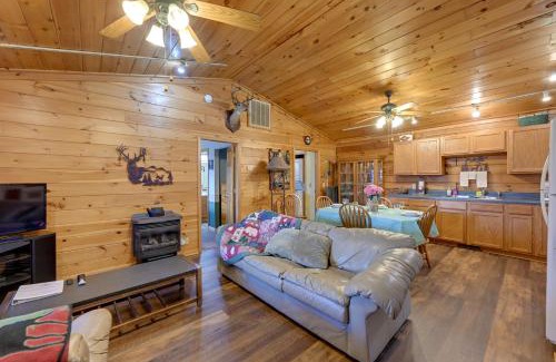 Bryson City House | Cozy Deer Glen Cabin with Private Hot Tub and Porch!