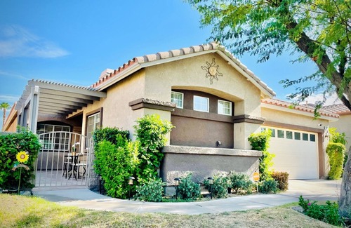 Indio Apartment | Cozy desert casita, airy and bright with golf course and mountain views!