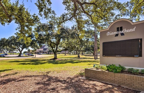 Diamondhead Apartment | Cozy Diamondhead Condo: Pool Access & On-Site Golf