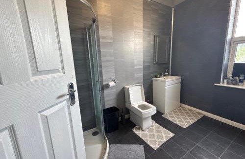 Hull House | Cozy Double Room with Smart TV Near Hull City Centre