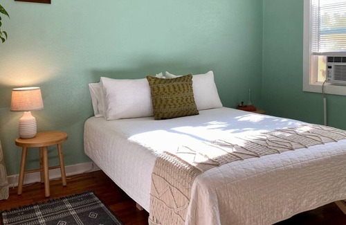 Chico House | Cozy downtown bungalow near Bidwell Park