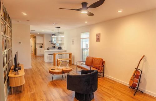 Downtown House | Cozy Downtown Cottage 10 Mins to Pcola Beach