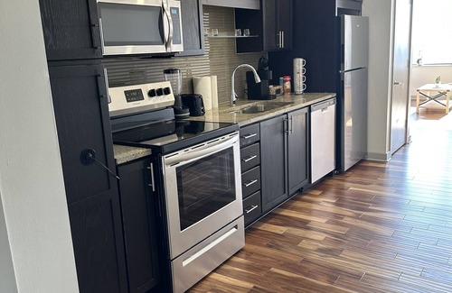 Downtown Dallas Apartment | COZY DOWNTOWN DALLAS HIGH RISE APARTMENT! WITH PARKING
