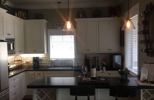 Healdsburg House | Cozy Downtown Healdsburg Home! 1 Block to Wine Tasting, 3 Blocks to Town Plaza