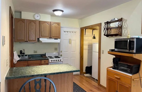 Hunter Condo | Cozy Downtown Hunter Mountain Getaway n